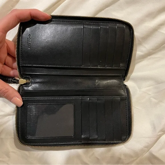 Coach purse - Picture 2 of 2